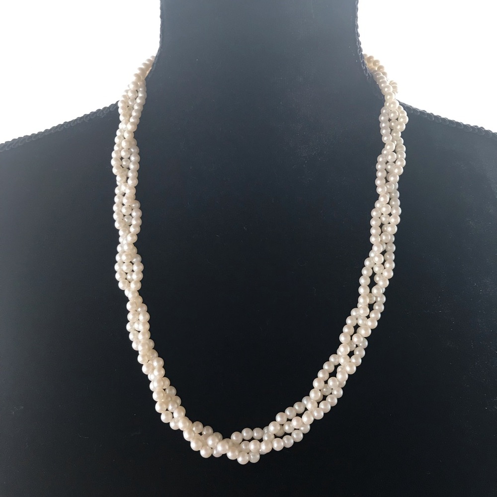 Twisted Pearl Necklace